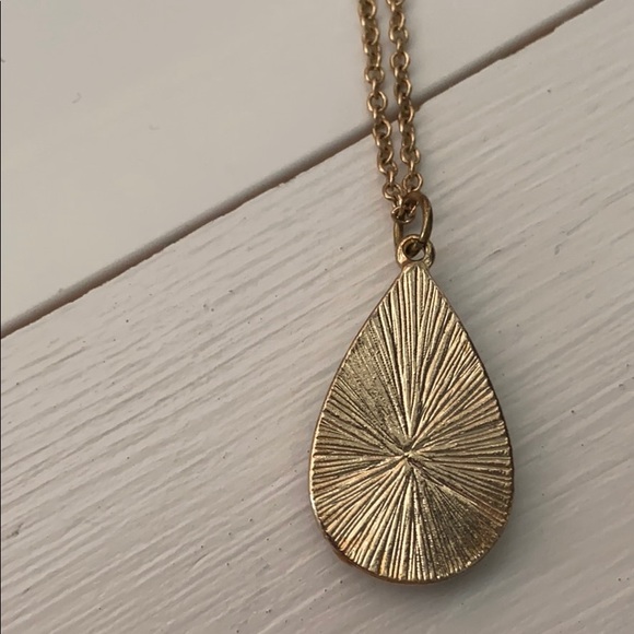 Gold necklace with black gem detail - long chain - Picture 4 of 4